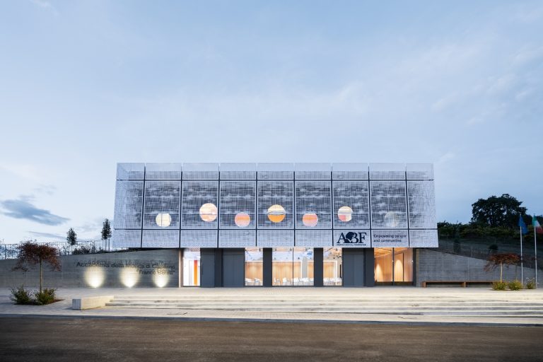 Costruire impatto: Alvisi Kirimoto e l’architettura come moltiplicatore di capitale sociale