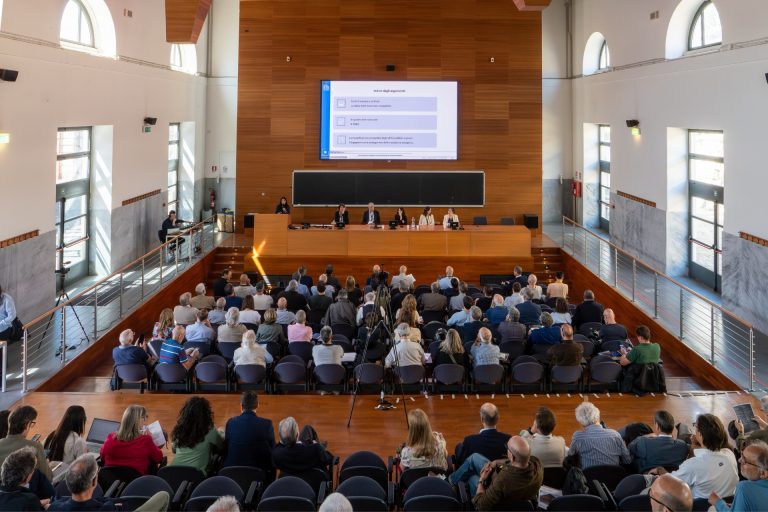 Coperture ventilate e raffrescamento passivo: il tetto come risposta alla crisi climatica urbana
